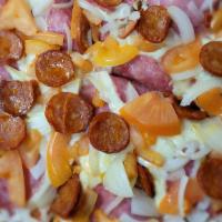 Delux Omni Pizza (Monster Slice) · Salami, onion, tomato, linguica, and garlic.