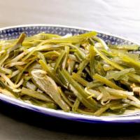 A3. Shredded Seaweed with Hot Oil Sauce · 涼拌海帶絲