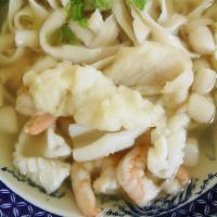 C6. Assorted Seafood Noodle Soup · 綜合海鮮面