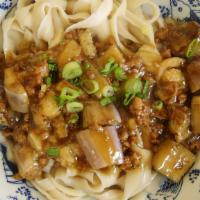 D7. Noodle with Minced Pork and Eggplant Sauce · 肉末茄子拌麵.