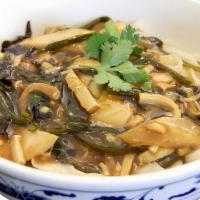 D4. Noodle with Assorted Mushroom Sauce · 八珍蘑菇拌麵.