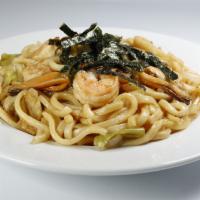 SU1. Seafood Yaki Udon · Stir-fried udon with shrimp, mussels, scallops, squid, and vegetable.