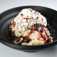 DE2. Toppu Ice Cream Sundae · Vanilla ice cream with cookies crunch, fudge, and whipped cream.
