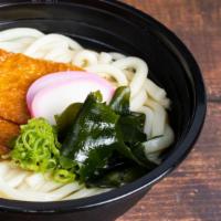 Kitsune Udon きつねうどん · Udon, soup, inari, fish cake, scallion, wakame.