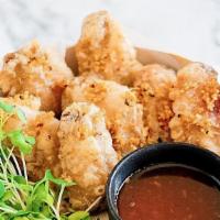 Garlic Butter Chicken Wings 蒜蓉牛油脆皮雞中翼 · Cooked wing of a chicken coated in sauce or seasoning.