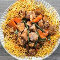 Braised Spare Rib & Carrot in Brown Sauce 台式沙茶排骨煎麵 · Crispy Noodles