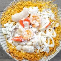 Mixed Seafood in Egg Gravy 海鮮滑蛋煎麵 · Crispy Noodles