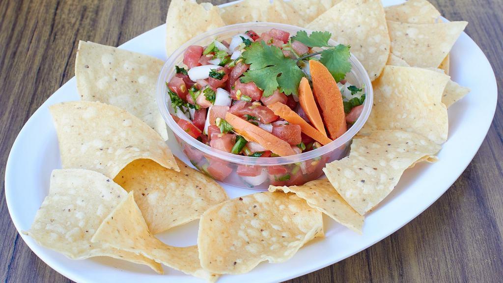 Famosa Salsa Fresca & Chips (1/2 Pint) · Hand crafted fresh salsa fresca and house made corn chips.