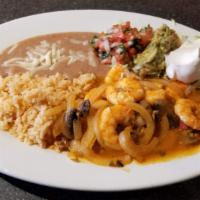 Camarones en Crema Chipotle · Prawns sautéed with mushrooms, onions cheese and chipotle cream sauce. Refried beans and ric...