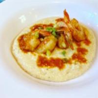 Shrimp N Grits · Succulent prawns in house Creole Sauce over
savory grits