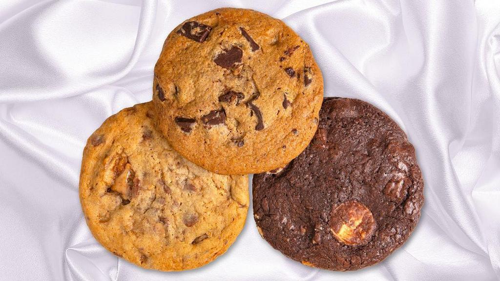 Chocolatey Treats Box · A variety of 12 freshly baked year-round gourmet cookies:
Chocolate Chunk, Triple Chocolate Chunk & Heath Bar
