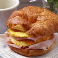 The Morning Fog · egg, cheddar cheese, & ham