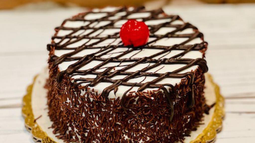 Mini Chocolate Cream Cake · 6 inches mini Cake