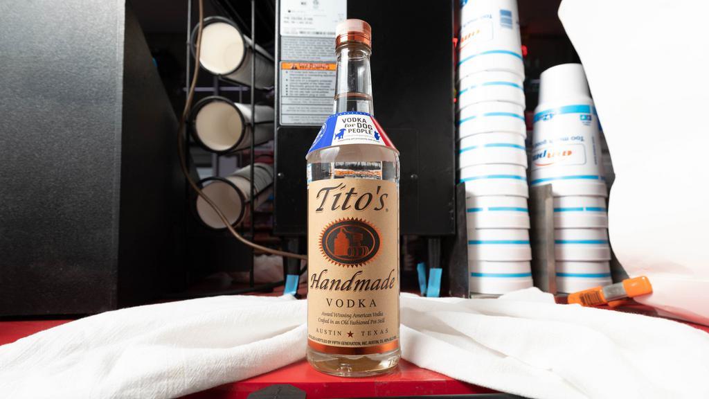 Tito's Vodka 750 ml (Vodka) · 