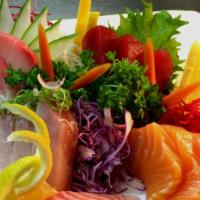 #04. Combo Sashimi · 3 tuna, 3 hamachi, 3 salmon, 3 shiro maguro and 3 red snapper.