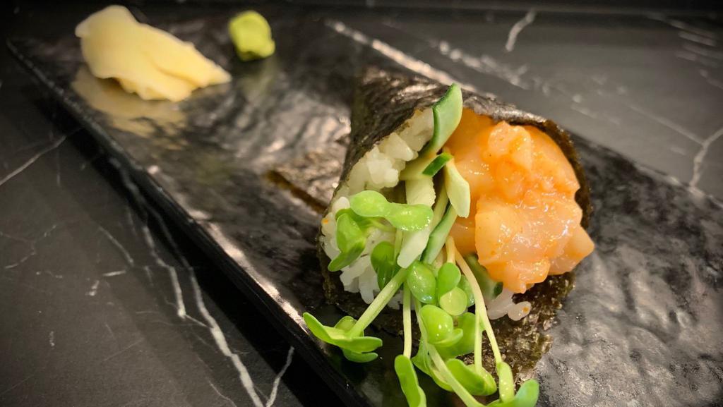 Spicy Scallop Hand Roll · Spicy food.