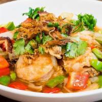 Goong Makahm · Fried jumbo shrimp, garlic, shallots, Sriracha-tamarind sauce