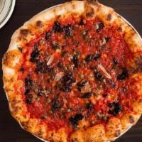 Napoletana · tomato, anchovies, capers, hot peppers, olives, oregano