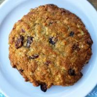 Oatmeal Raisin Cookie · Contains walnuts
