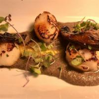 Capesante Portobello · seared sea scallops served on a Portobello mushrooms puree