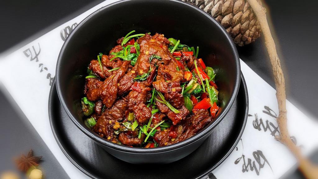 小碗小炒黄牛肉（stir fry spicy beef) · spicy