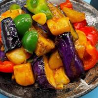 蜀湘农家地三鲜 Potato & eggplant bell pepper w/ brown sauce · 