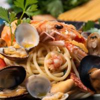 Spaghetti Frutti Di Mare · Prawns, mussels, calamari, lobster bisque sauce.
