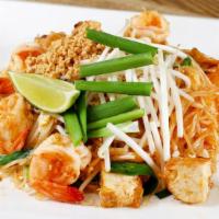 Pad Thai · Small rice noodle, peanut, egg, beans sprout, chives, tamarind sauce.