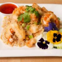 Kao Pad Goong Tod · Fried rice topped with fried shrimps. Served with sweet and sour sauce.