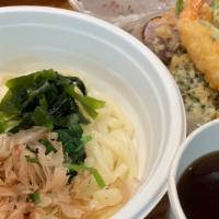 Tempura Udon  · Shrimp and vegetable tempura, wakame, green onion.