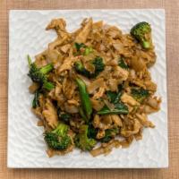 Pad See Ew · Stir fried flat rice noodles with egg, Carrot, American broccoli, and black bean sauce.