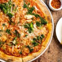 U-Pizza Broccolini · Mozzarella, tomato sauce, broccolini, sliced garlic, shallots, pecorino cheese, chili flakes