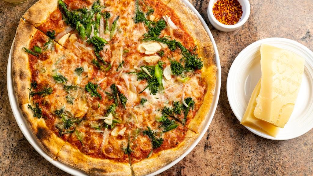 U-Pizza Broccolini · Mozzarella, tomato sauce, broccolini, sliced garlic, shallots, pecorino cheese, chili flakes