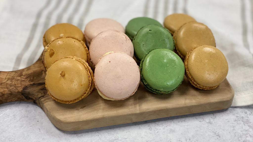 Mini Macaron Sampler ( A Dozen ) · Get your sweet-tooth cravings out of the way with this assorted Mini Macarons set. Comes with 3ea of the following 4 flavors: Salted Caramel, Lychee Rose, Matcha and Hazelnut Praline.