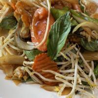 Drunken Noodle · Spicy. Pan-fried wide flat noodle with spicy thai basil sauce, onion, tomato, carrot, green ...