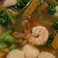 Rad Nar Noodle · Thai style gravy sauce with Chinese broccoli and your choice of meat served over stir-fried ...
