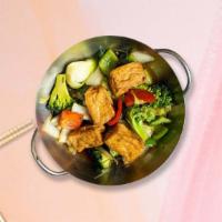 Pha Ram Jay  · Fried tofu and assorted steamed vegetables topped with peanut sauce.