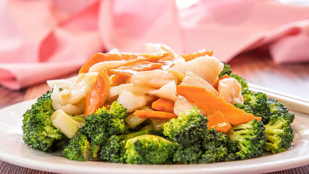Broccoli with Combination Seafood · 
