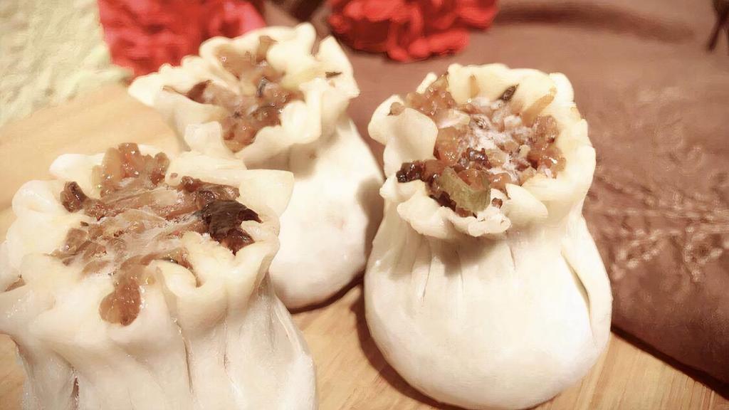 Steamed Dumplings with Pork and Glutinous Rice (6 pcs) · 糯米烧卖