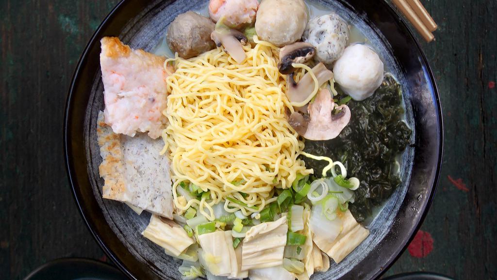 CC02. Mixed Housemade Combo 肉丸餐 · A selection of our housemade items: Shrimp cake, fish balls, shrimp balls, cuttlefish balls, beef balls & pork balls