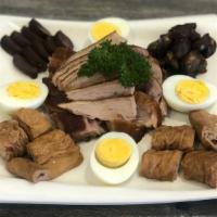 039. Assorted Braised Platter for 4 鹵水大拼盤/四人份 · Duck braised egg, pork intestines, duck gizzards, braised duck.