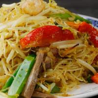Fried rice vermicelli in Singapore style · Hot & Spicy.