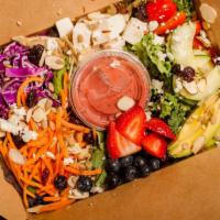 Vegetarian Box (Fresh Tofu & Avocado) · Kale, spring mix, quinoa, avocado, cucumber, cherry tomatoes, purple cabbage, carrot, unsalt...