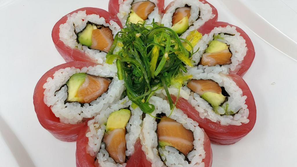 Cherry Blossom Roll · In: Salmon & Avocado Top: Tuna