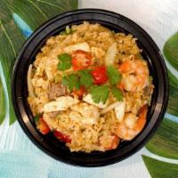 Combination Fried Rice · shrimps, calamari, chicken, pork, beef, egg, tomatoes, cilantro, onions & green onion *Conta...