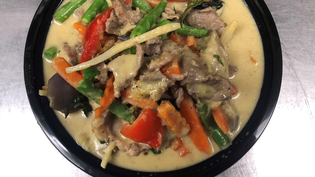 25. Kang Keaw Wan (Green Curry) · Spicy green curry with eggplant, carrot, string bean, bell pepper, bamboo shoot in coconut milk.