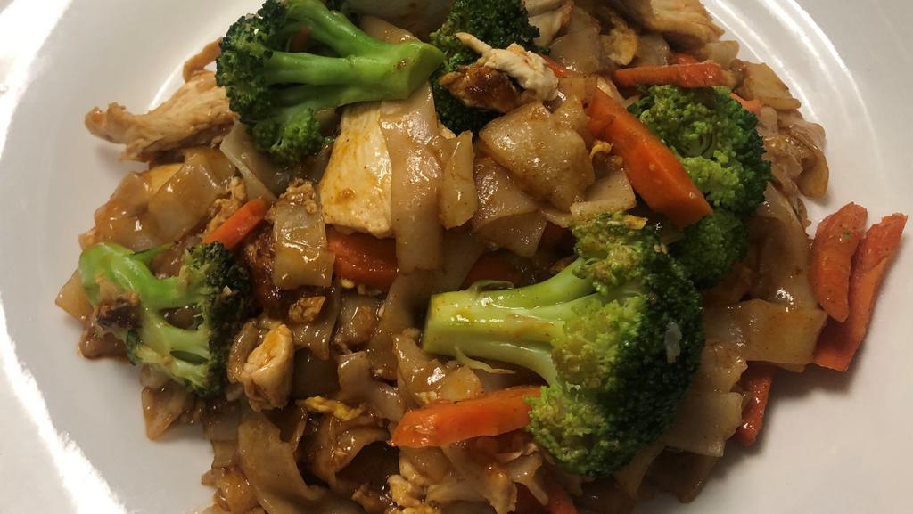 41. Pad See Ewe · Wok-stirred rice noodle, garlic, broccoli, carrot, and egg.