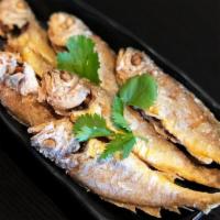 A4. Fried Yellow Croaker Fish · 炸小黄鱼