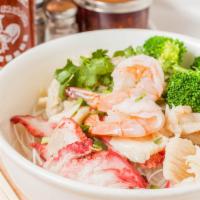 Combination Rice Noodle Soup · Shrimp, Chicken, BBQ Pork, Wonton, Veggie with RICE Noodle