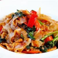 Pad Kee Mao · Stir-fried rice noodles with basil, chili, chili paste, tomatoes, Chinese broccoli, bell pep...